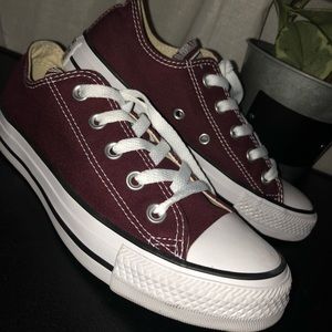 Burgundy Converse womens sz 6